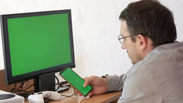 Young Man Shirt Glasses Sits Front Green Chroma Key Monitor — Stock Video