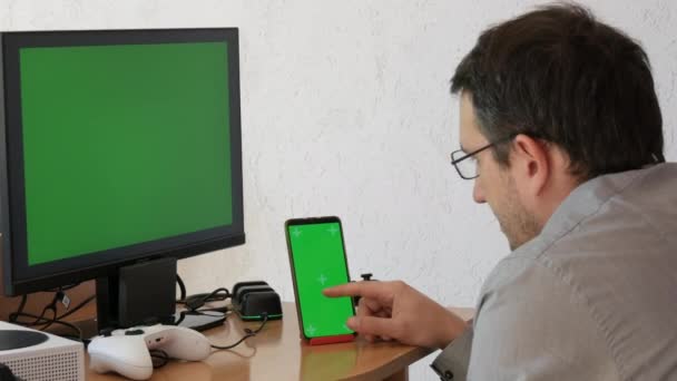 Young Man Shirt Glasses Sits Front Green Chroma Key Monitor — Wideo stockowe