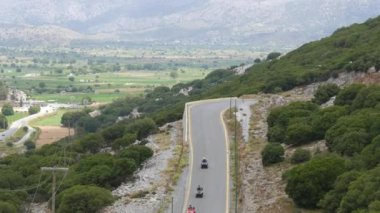 Yunanistan 'ın Girit adasının en önemli yerlerinden biri olan Lassithi Platosu' nun muhteşem doğa manzarası. Girit dağlarıyla çevrili muhteşem doğa..
