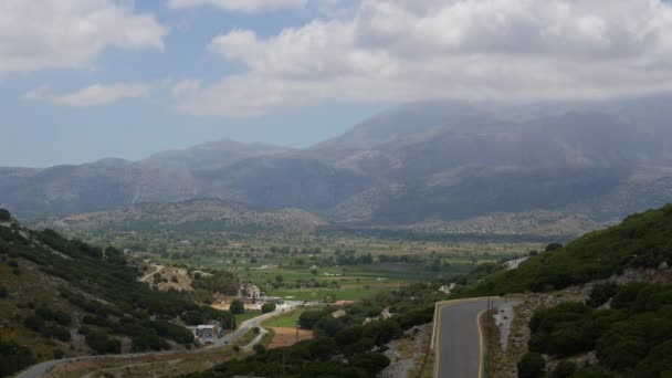 希腊克里特岛的主要景点之一 拉西塞高原壮观的自然景观 被克里特山脉环绕的宏伟的大自然 — 图库视频影像