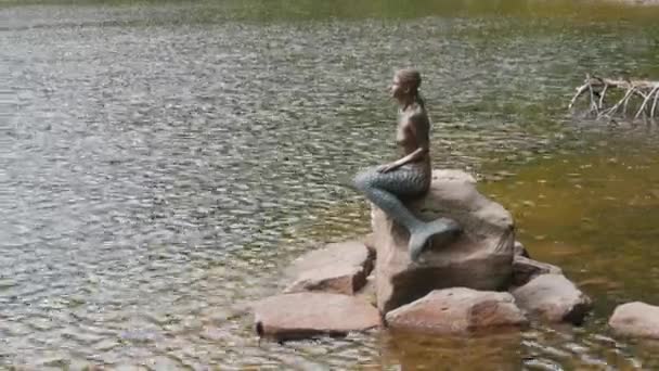 Mummelsee Germany July 2022 Bronze Statue Mermaid Shore Lake Shore — Stockvideo