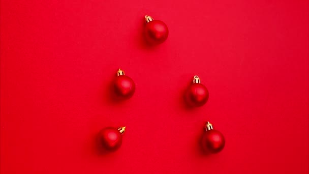 Stop Bewegingsanimatie Rode Kerstballen Met Een Rood Thema Monochroom Ornament — Stockvideo