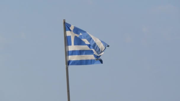 Bandeira Grega Oscila Desenvolve Vento Contra Céu Bandeira Grécia — Vídeo de Stock
