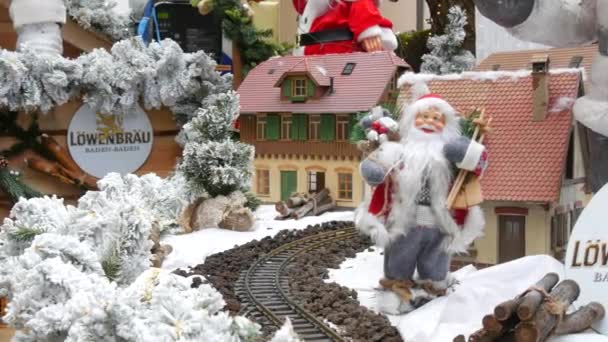 Baden Baden Dezember 2022 Eine Spielzeug Weihnachtseisenbahn Mit Kleiner Dampfeisenbahn — Stockvideo