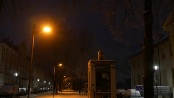 Uma Cabine Telefônica Vazia Uma Noite Inverno Sob Luz Das — Vídeo de Stock