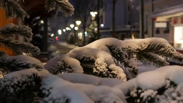 Útulná Tmavá Zimní Noc Osvětlení Ulici Evropského Města Pouliční Lampy — Stock video