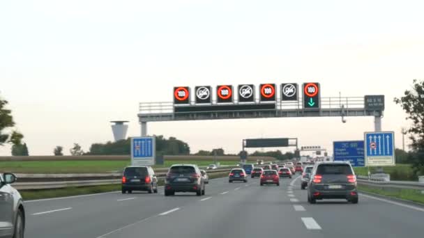 Штутгарт Німеччина Жовтня 2022 Року Автобані Багато Машин Стоять Два — стокове відео