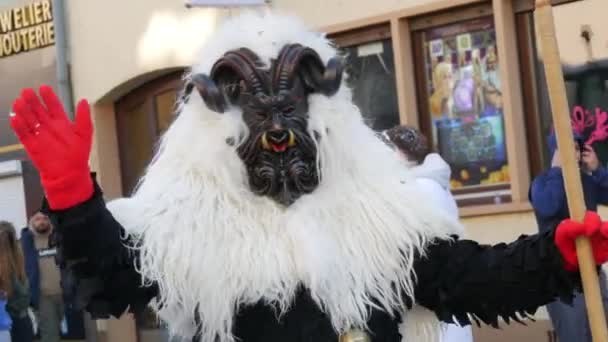 2023年2月12日 德国科尔 在巴登符腾堡举行的罗森蒙塔格狂欢节游行 穿着恐怖滑稽服装的人娱乐观众 — 图库视频影像