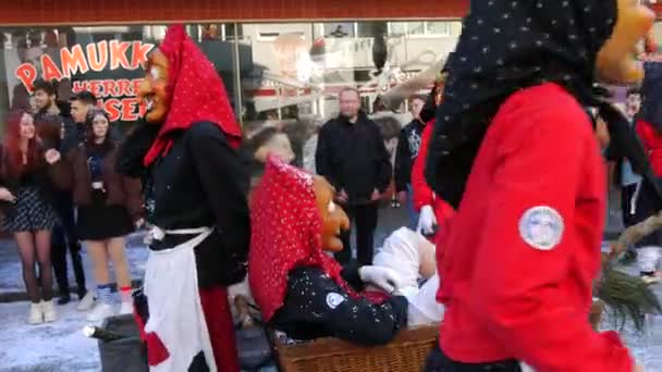 Februari 2023 Kehl Duitsland Mensen Enge Grappige Kostuums Feestelijke Rosenmontag — Stockvideo