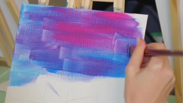 Lehren Daraus Ziehen Ein Künstler Malt Atelier Mit Dem Pinsel — Stockvideo