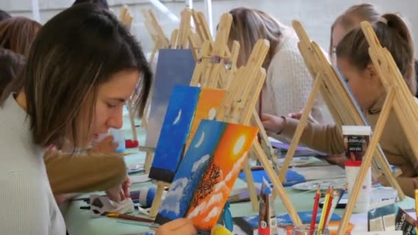 Kehl Niemcy Marca 2023 Grupa Dorosłych Dzieci Uczy Się Malować — Wideo stockowe