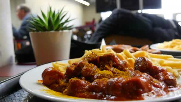 Large Dish Curry Sausages Tomato Sauce French Fries Restaurant Unhealthy — Stock Video