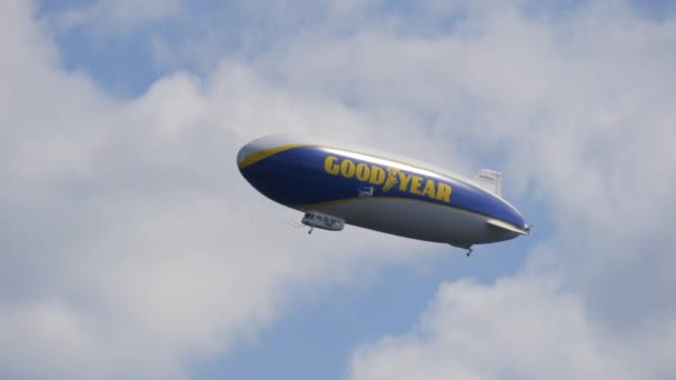 Friedrichshafen Německo Dubna 2023 Moderní Zeppelin Vzducholoď Obloze — Stock video