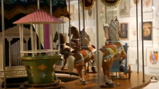 Kehl Almanya Mart 2023 Dönen Çalışan Büyük Antika Oyuncak Atlıkarınca — Stok video