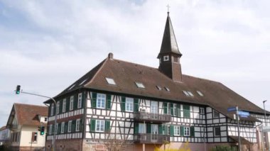 Kehl, Almanya - 19 Mart 2023: Eski güzel yarı keresteli evler.