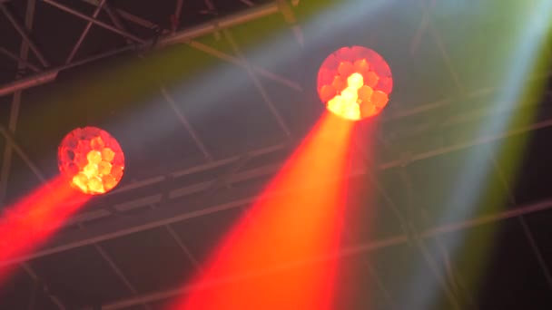 Unterhaltungsmusik Beim Konzert Bunte Lampen Rauch Auf Der Bühne — Stockvideo