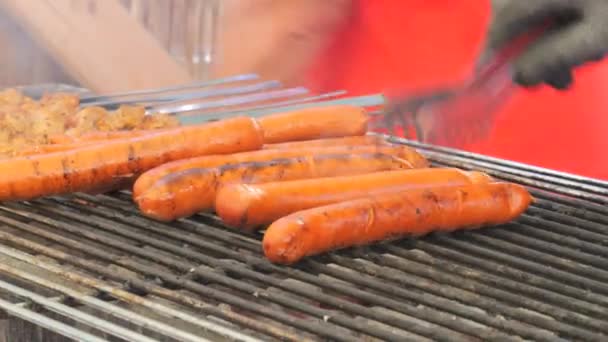 Оффенбург Німеччина Червень 2023 Вулична Їжа Кухар Перевертає Великі Жирні — стокове відео