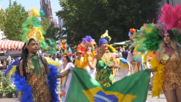 Offenburg Juni 2023 Faschingszug Schöner Mädchen Bunten Brasilianischen Kostümen Zieht — Stockvideo