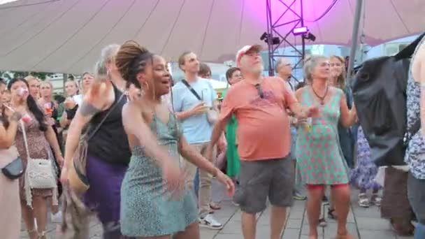 Offenburg Duitsland Juni 2023 Mensen Dansen Hebben Plezier Bij Een — Stockvideo