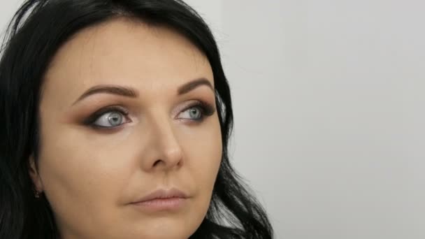 Ansikte Porträtt Vacker Lyxig Ung Kvinna Modell Med Kväll Make — Stockvideo