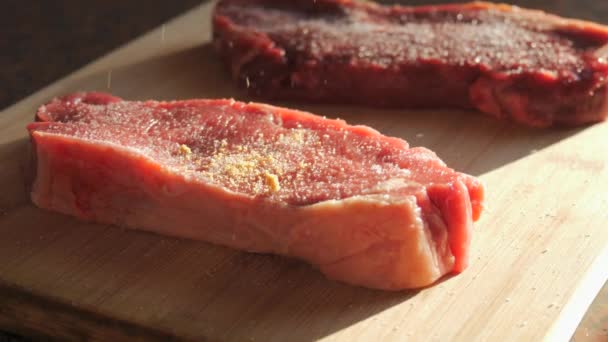 Grande Pedaço Carne Vermelha Está Sendo Preparado Para Fritar Bife — Vídeo de Stock