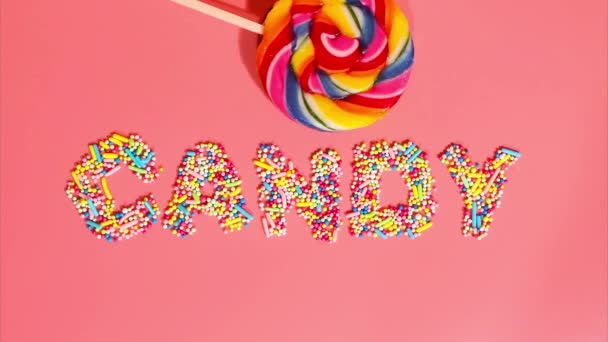 Zatrzymać Animację Ruchu Typografia Słowa Słodycze Wykonane Kolorowego Proszku Lizaki — Wideo stockowe