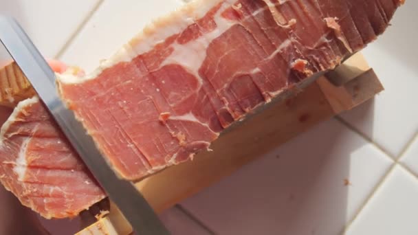 Jamón Cerdo Tradicional Español Cuchillo Corta Pedazo Carne Hamon Rodajas — Vídeos de Stock