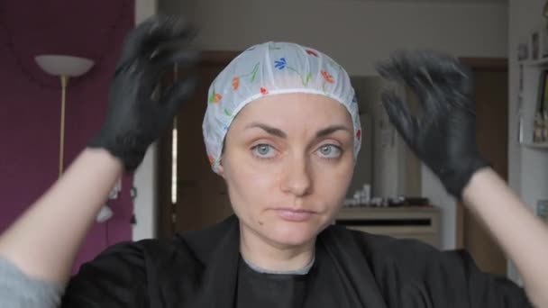 Hair Coloring Home Young Woman Dyes Her Own Hair Home — Stock Video
