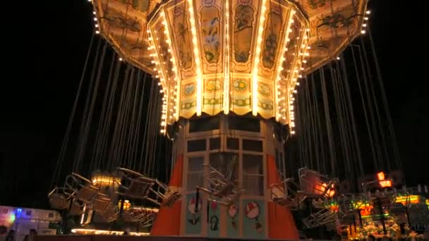 Carrousel Een Pretpark Slow Motion Nachts Vakantie Entertainment Het Pretpark — Stockvideo