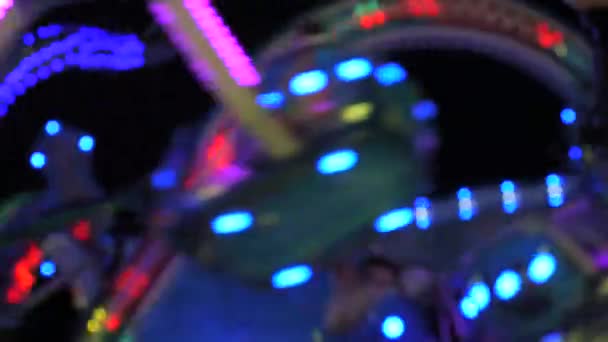 Rozmazané Velké Atrakce Městském Parku Chobotnice Hlavy Barevnými Chapadly Zábavní — Stock video