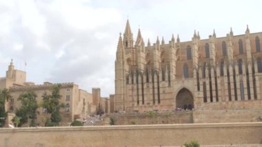 2 Temmuz 2024 - Palma de Mallorca, Mallorca: Ortaçağ mimarisinin büyük ve görkemli bir örneği, Palm Katedrali.
