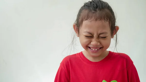 Gadis Asia Kecil Menangis Dalam Fokus Selektif — Stok Foto