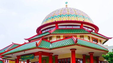 Cakarta Endonezya 23 Haziran 2023: Babah Alun Cami Binası Çince süslemeleri Clandak, Güney Jakarta.