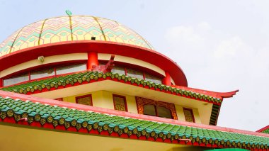 Cakarta Endonezya 23 Haziran 2023: Babah Alun Cami Binası Çince süslemeleri Clandak, Güney Jakarta.