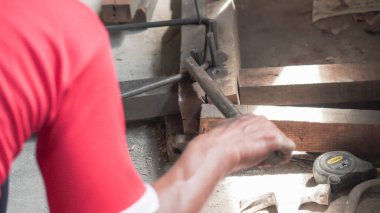 Paslı metal ütüleri seçici odak noktasında keskinleştir