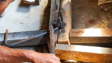 Paslı metal ütüleri seçici odak noktasında keskinleştir