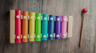 Müzik aletinin ortası ve çocuk oyuncağı