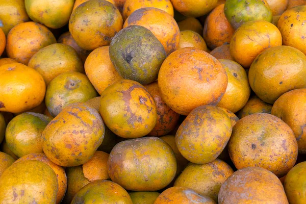 Ein Stapel Reife Orangen Supermarkt — Stockfoto