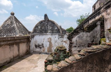 Tamansari Su Kalesi, Yogyakarta Endonezya 'nın özel bölgesindeki tarihi binalardan biri.
