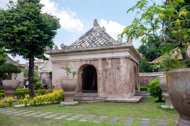 Yogyakarta, Endonezya - 22 Kasım 2022: Tamansari Su Kalesi, Yogyakarta Endonezya 'nın özel bölgesindeki tarihi binalardan biri.