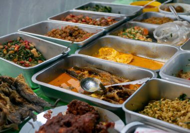 Yemeye hazır sebzeler, Endonezya Yogyakarta 'da lezzetli sokak yemekleri.