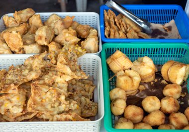 Bakwan, Gorengan, Fried Cassava, Mandioa, Manioc, Tapioca (Manihot esculenta), seçilmiş odak noktası.