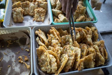 Bakwan, Gorengan, Fried Cassava, Mandioa, Manioc, Tapioca (Manihot esculenta), seçilmiş odak noktası.
