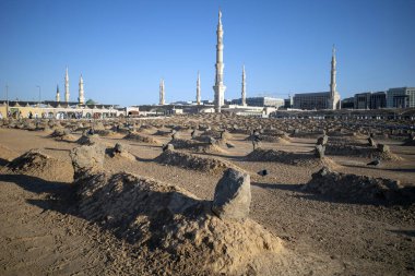 Jannat el-Beki (Baqi Bahçesi), Suudi Arabistan, Medine 'de bir mezarlık, Mescid el-Nabawi yakınlarında, Peygamber Camii.
