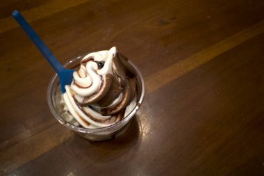 Dondurmayı dondurmacının çeşitli aromalı dondurması ile kapat..