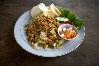 Bakmi Goreng, Endonezya geleneksel sokak yemekleri, baharatlarla pişirilmiş kızarmış şehriye, tipik Java mutfağı..