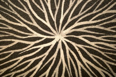 Simetrik çizgi desenli siyah ve beyaz soyut arkaplan.