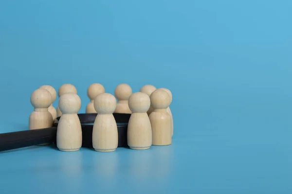 stock image Wooden people of figures standing together. Business strategy, meeting corporate success brainstorming teamwork concept