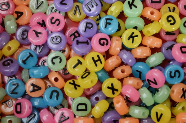 Perline Alfabeto Colorate Con Lettere Vista Vicino — Foto Stock