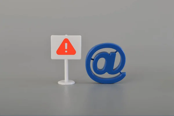 Символ Электронной Почты Предупреждающий Знак Концепция Интернет Спама Мошенничества Взлома — стоковое фото